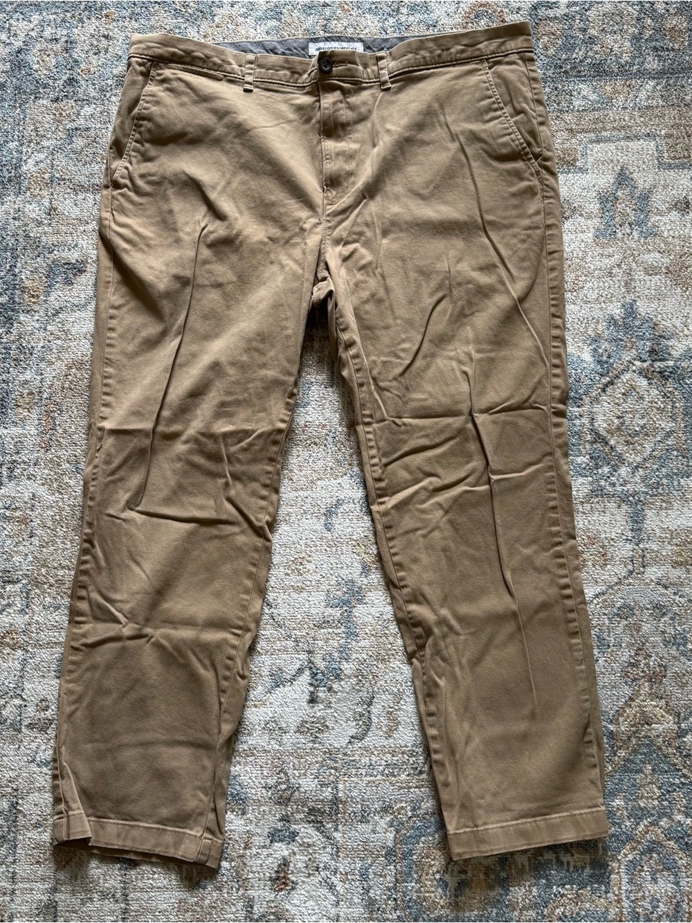 Amazon Essentials Men's Khaki Chino Pants - Tan